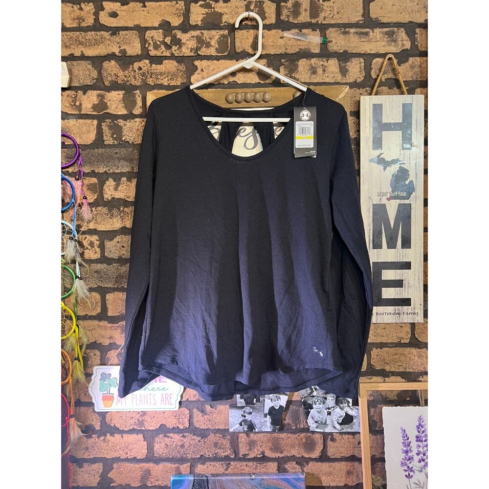 Medium black under armor long sleeve stop with back cutouts